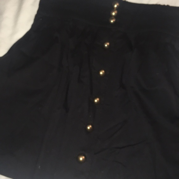 Adorable black and gold button high waist skirt - Picture 2 of 9